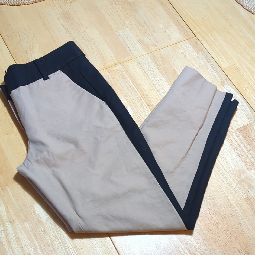 4x1 Bundle Ann Taylor Capri Pants & 3 Sweaters Love Tree Burgundy Knit Sweater